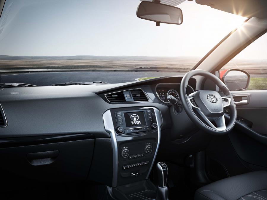 Интерьер Tata Bolt 2014 года  (фото 5 из 14)
